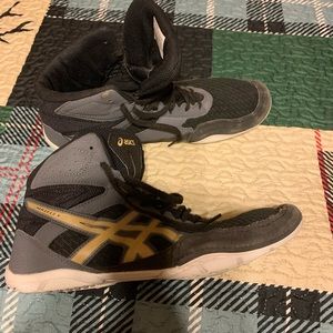 Wrestling shoes